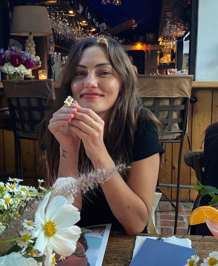 Phoebe Tonkin