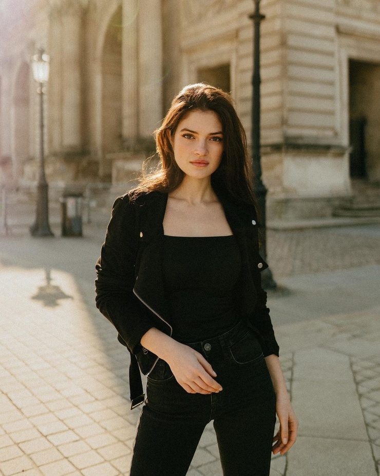 Eve Dumon