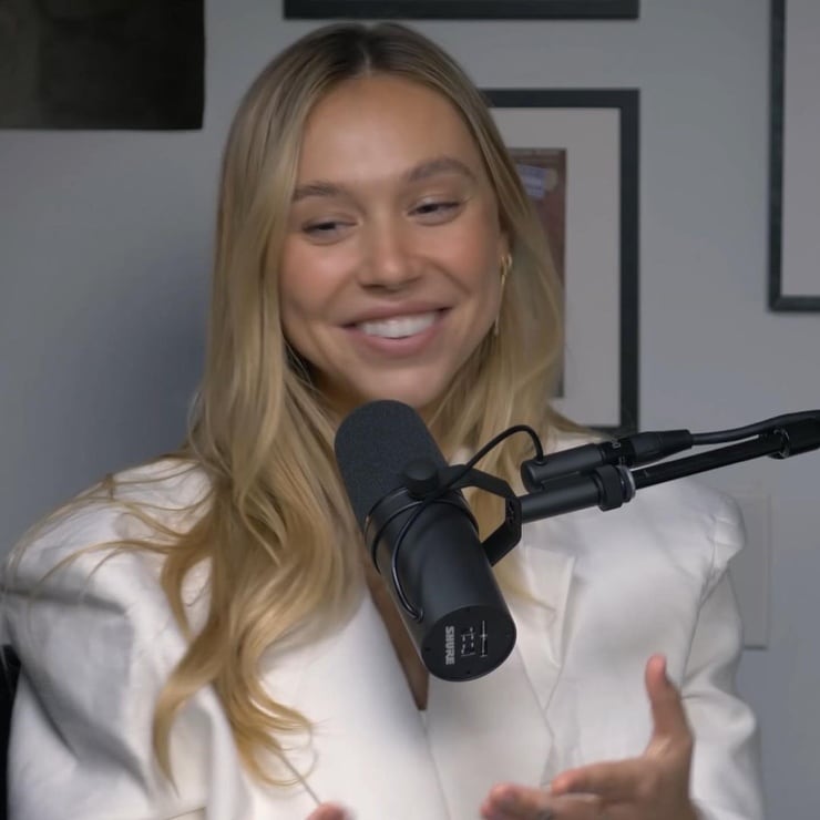 Alexis Ren