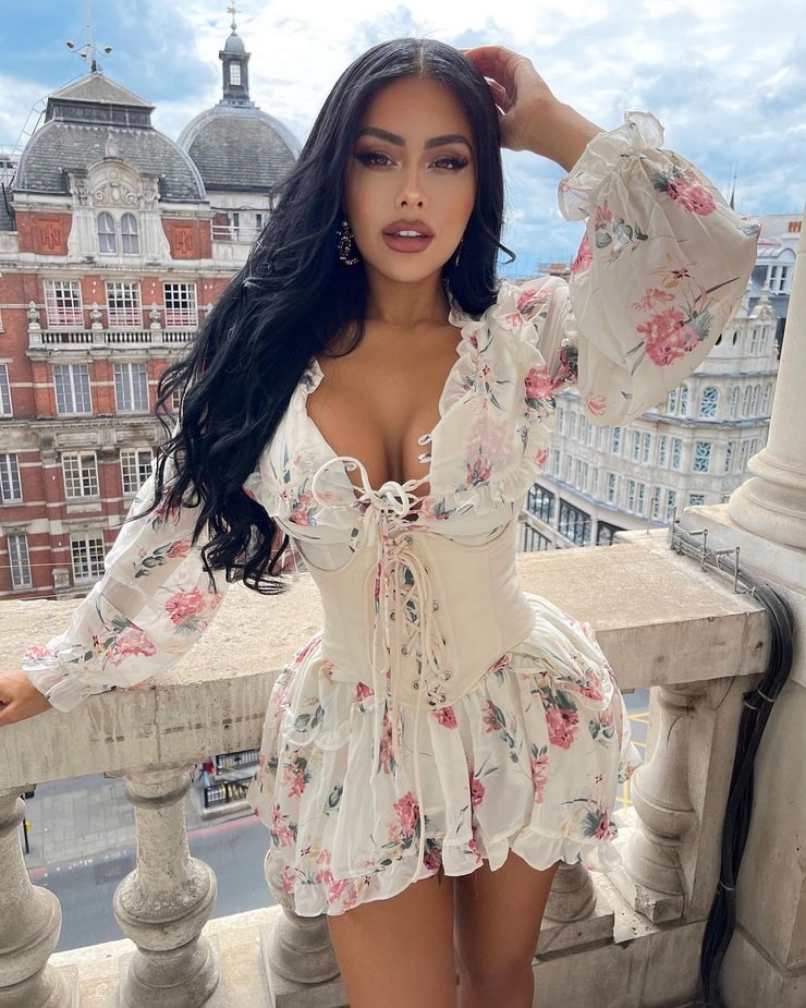 Chloe Saxon