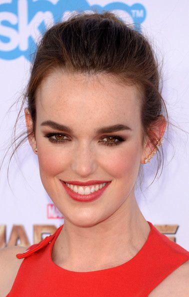 Elizabeth Henstridge Elizabeth Henstridge