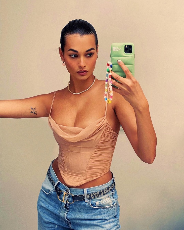 Gizele Oliveira Gizele Oliveira