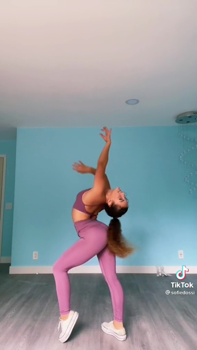 Sofie Dossi Sofie Dossi