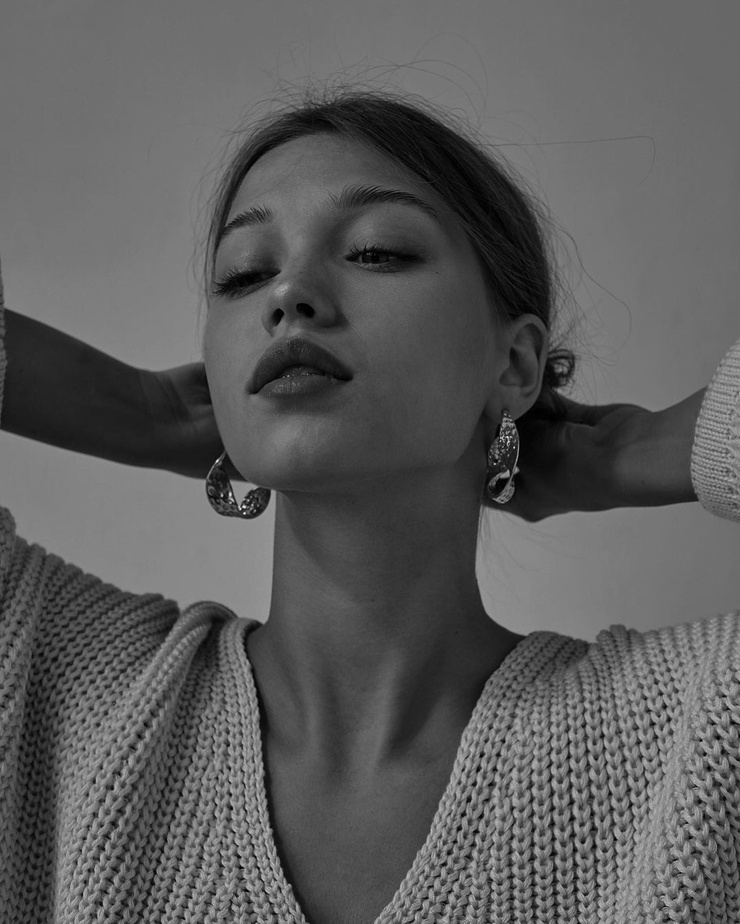 Julia Novikova (model)