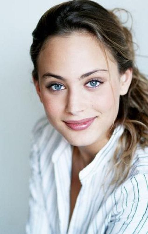 Nora Arnezeder