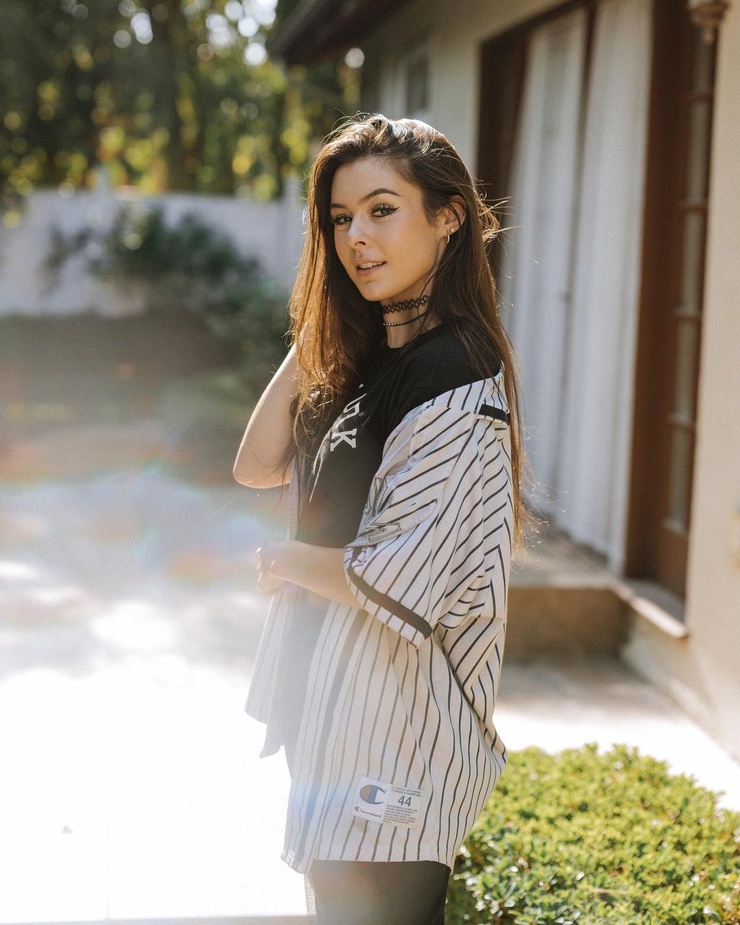 Lauren Gibson aka llaurengibson