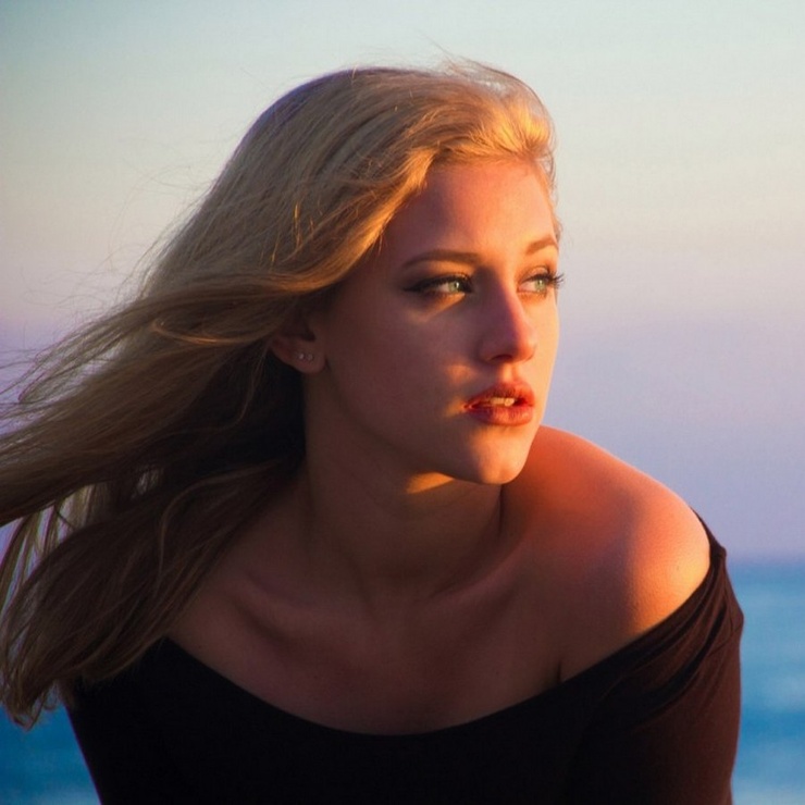 Lili Reinhart