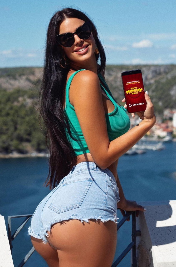 Ivana Knöll Ivana Knöll