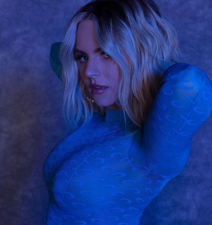 Joanna 'JoJo' Levesque