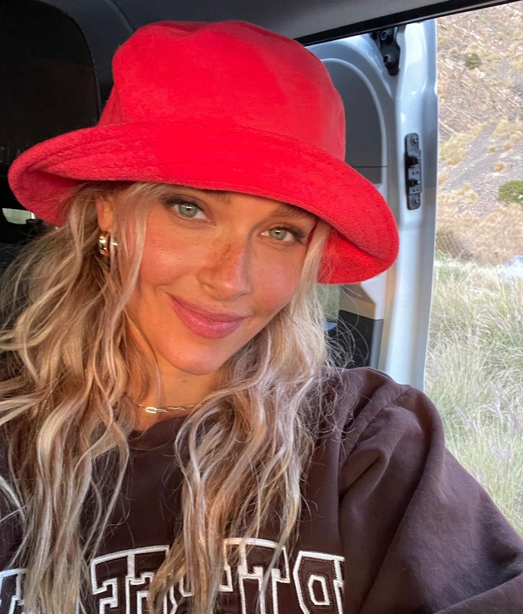 Camille Kostek Camille Kostek