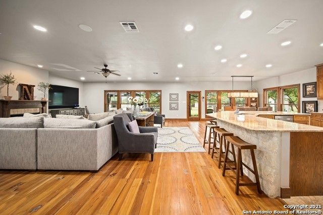 564 Prado Xing, Boerne, TX 78006