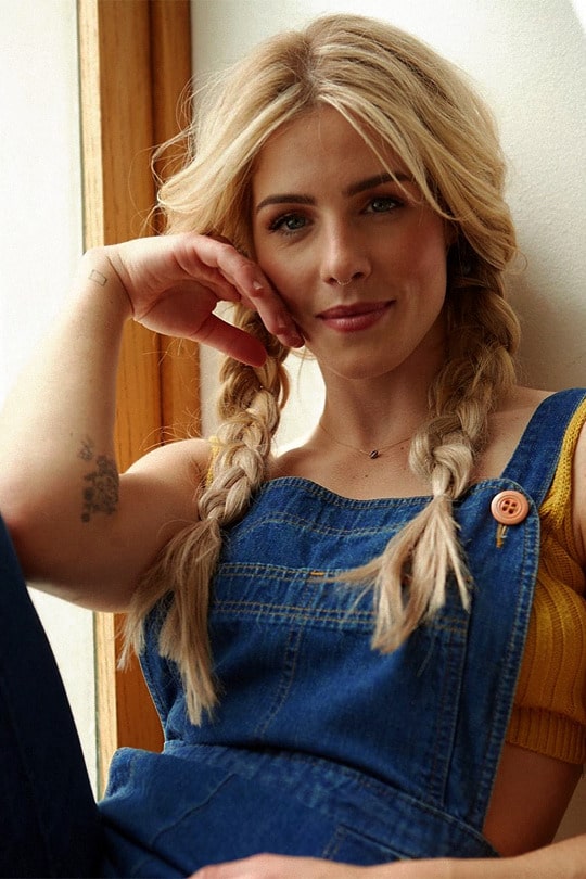 Emily Bett Rickards Emily Bett Rickards