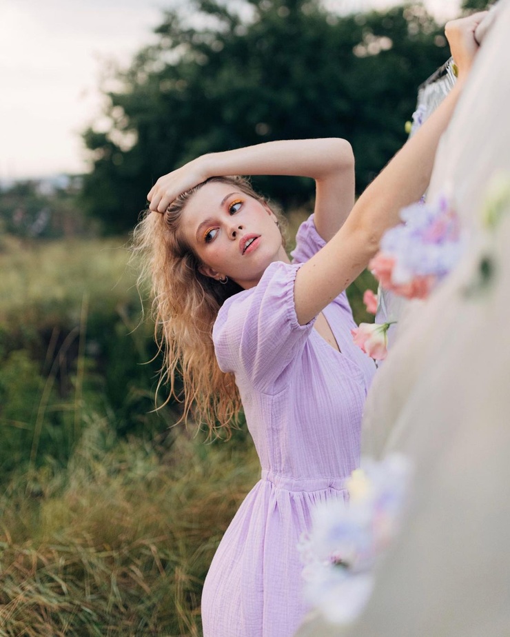 Picture of Luna (model)