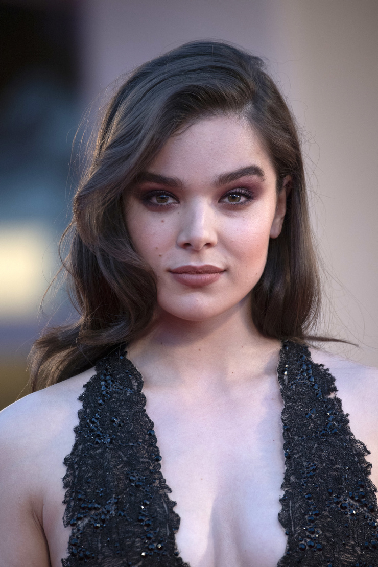 Hailee Steinfeld Hailee Steinfeld