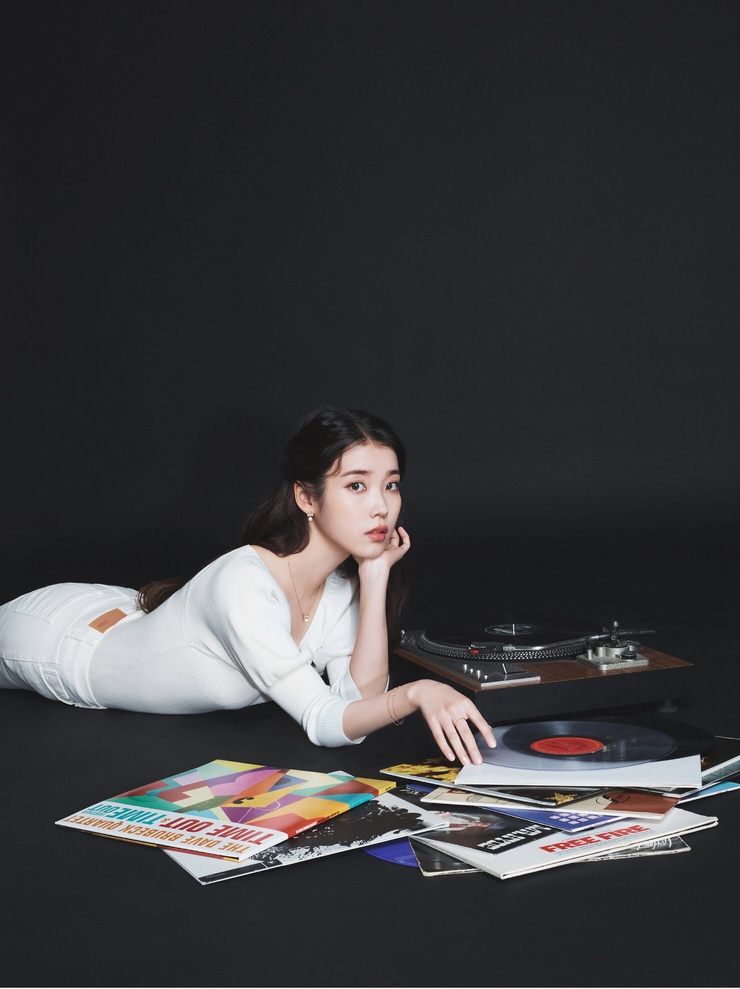 IU