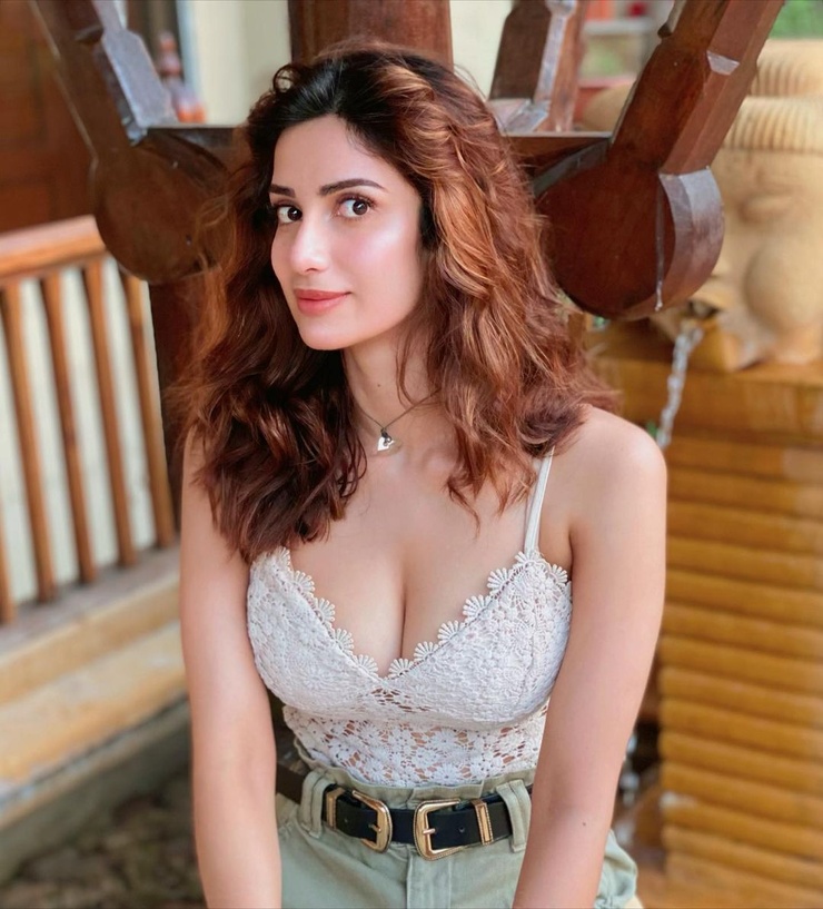 Diksha Singh Diksha Singh