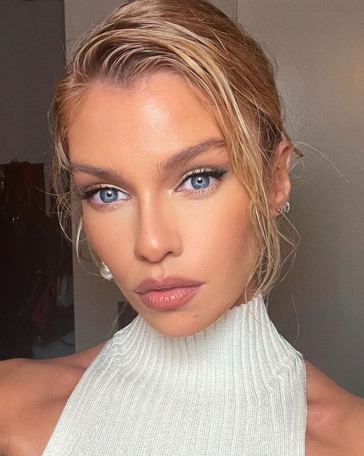 Stella Maxwell