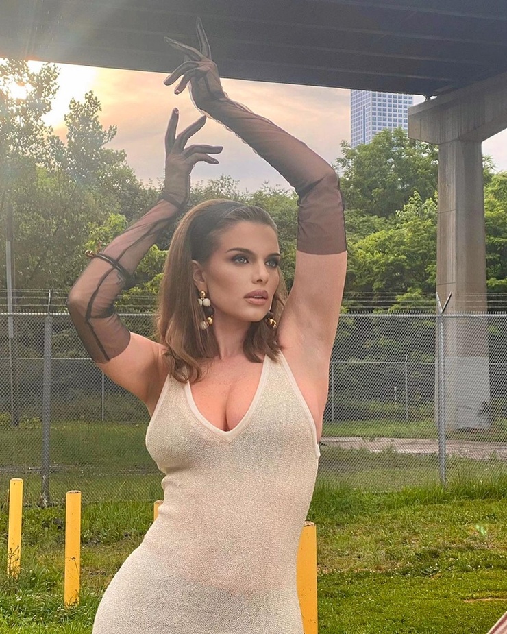 Julia Fox