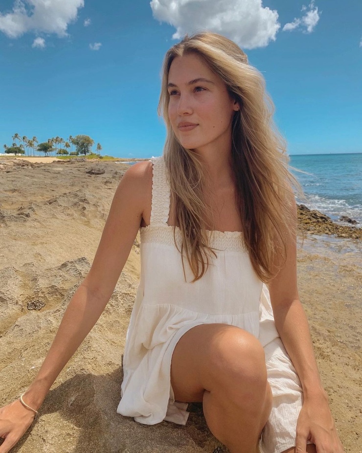 Megan Moore (I)