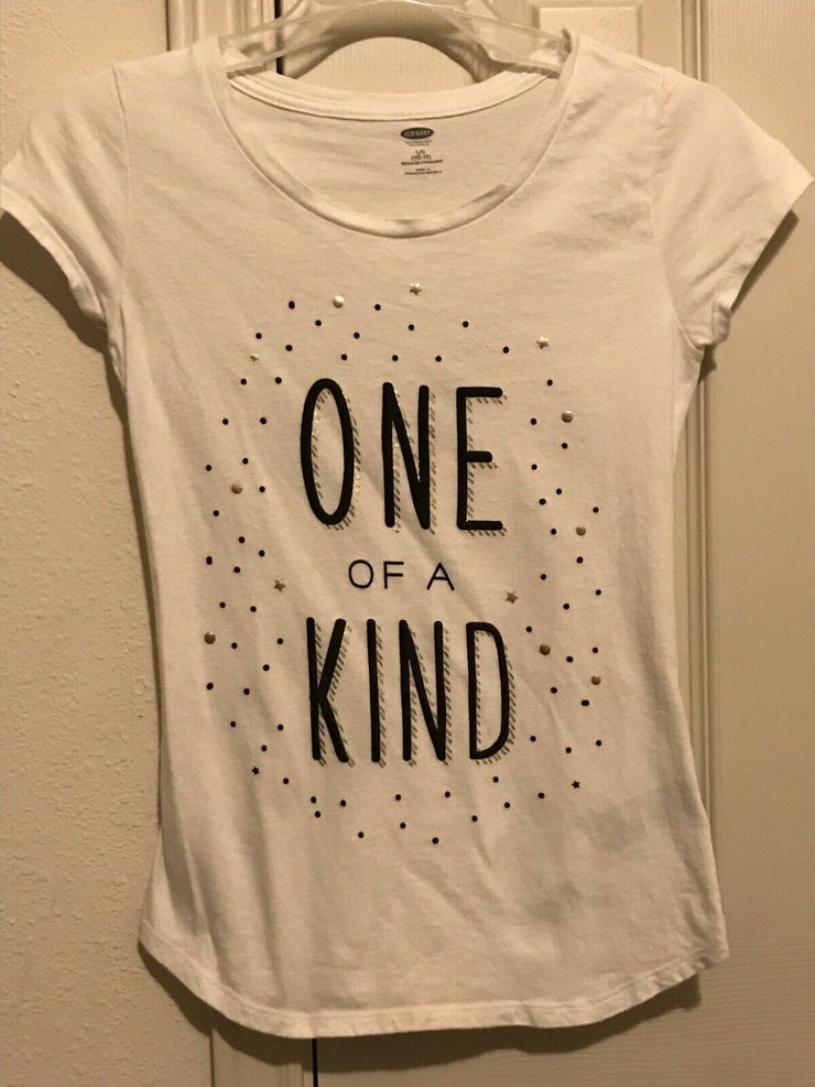 OLD NAVY GIRLS LARGE 10-12 WHITE TEE SHIRT “ONE OF A KIND “