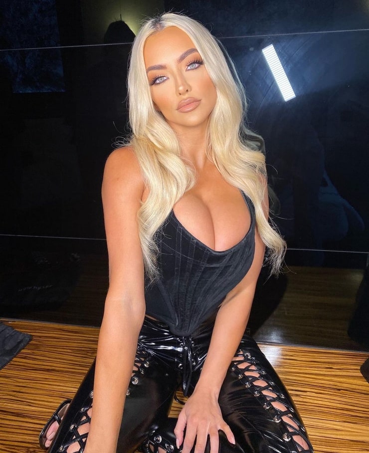 Lindsey Pelas