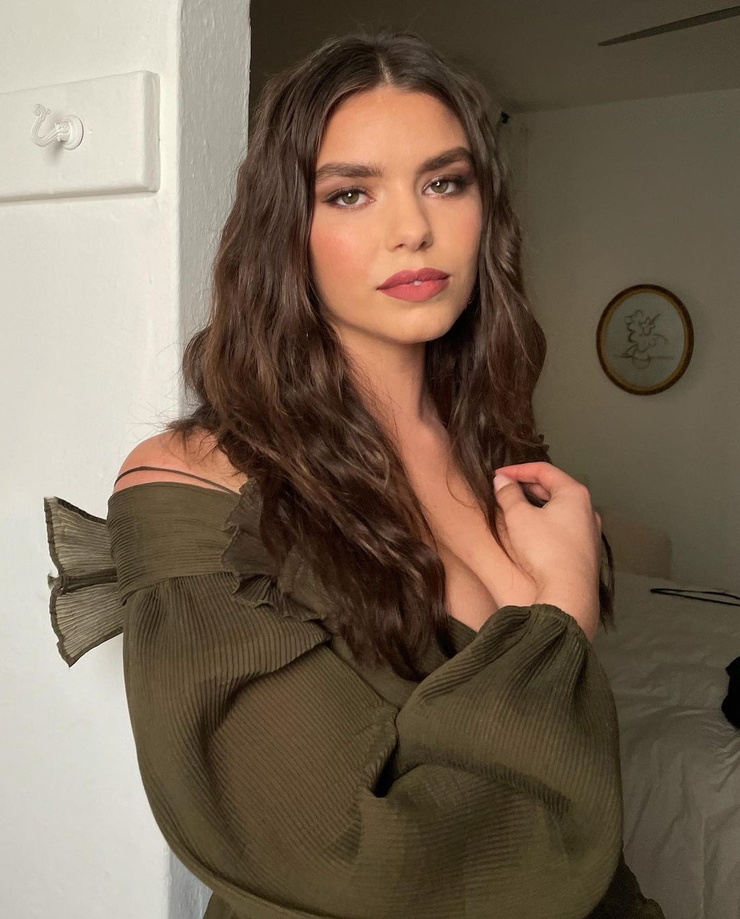Lauren Searle Lauren Searle