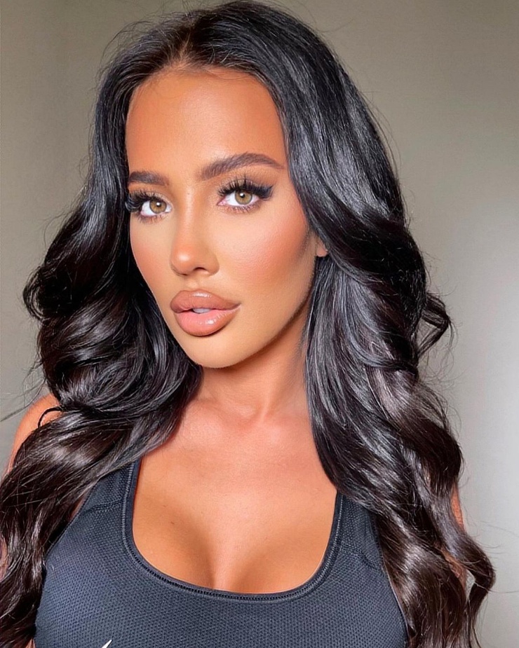 Yazmin Oukhellou