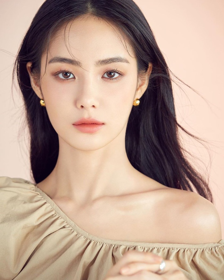 Suzu Hong