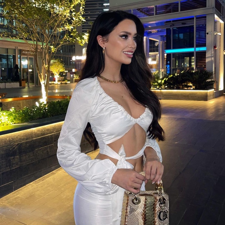 Aline Luna Aline Luna