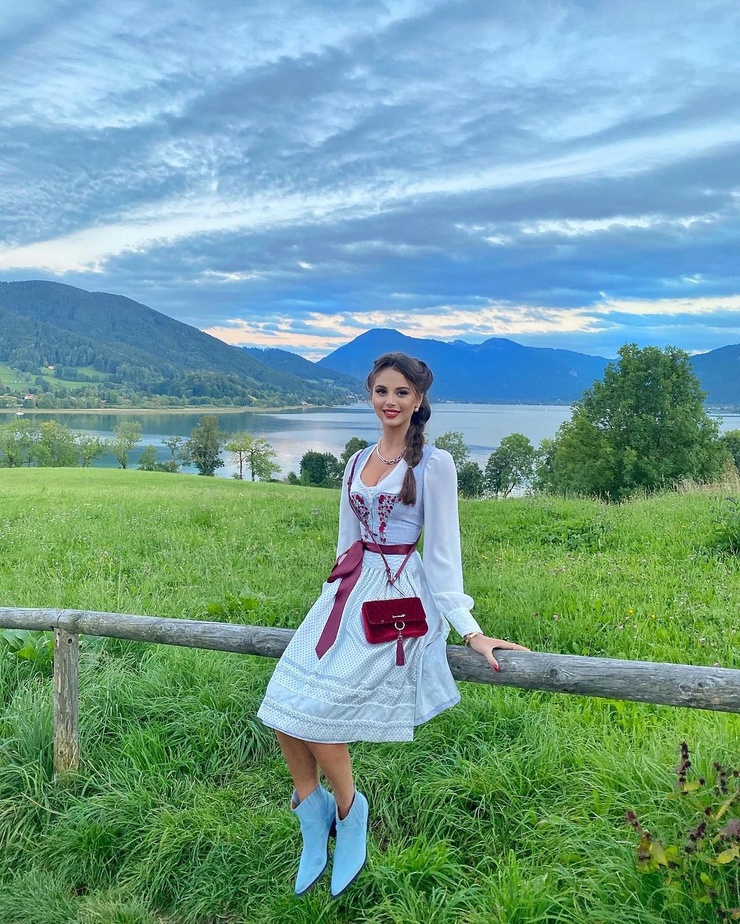 Carina Zavline Carina Zavline