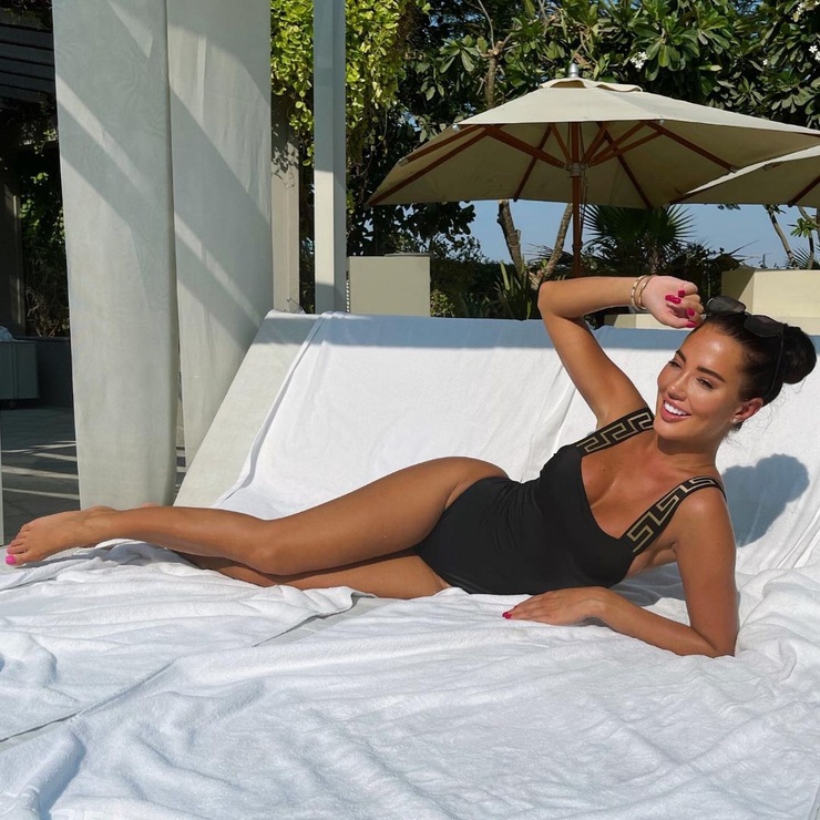 Yazmin Oukhellou