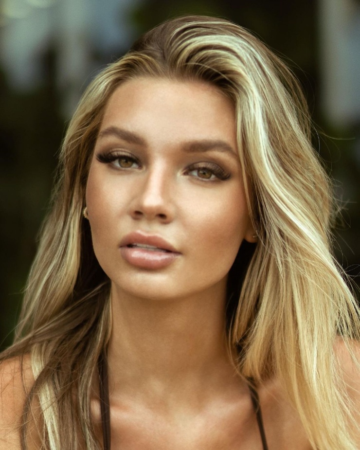 Alexa Collins image
