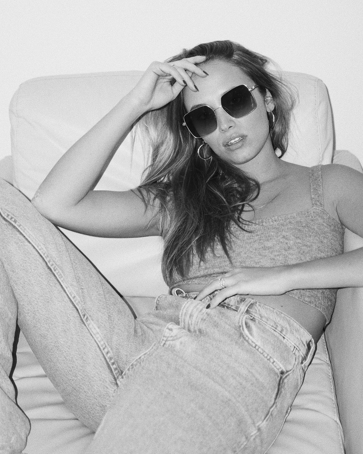 Agathe Teyssier (model) Agathe Teyssier (model)