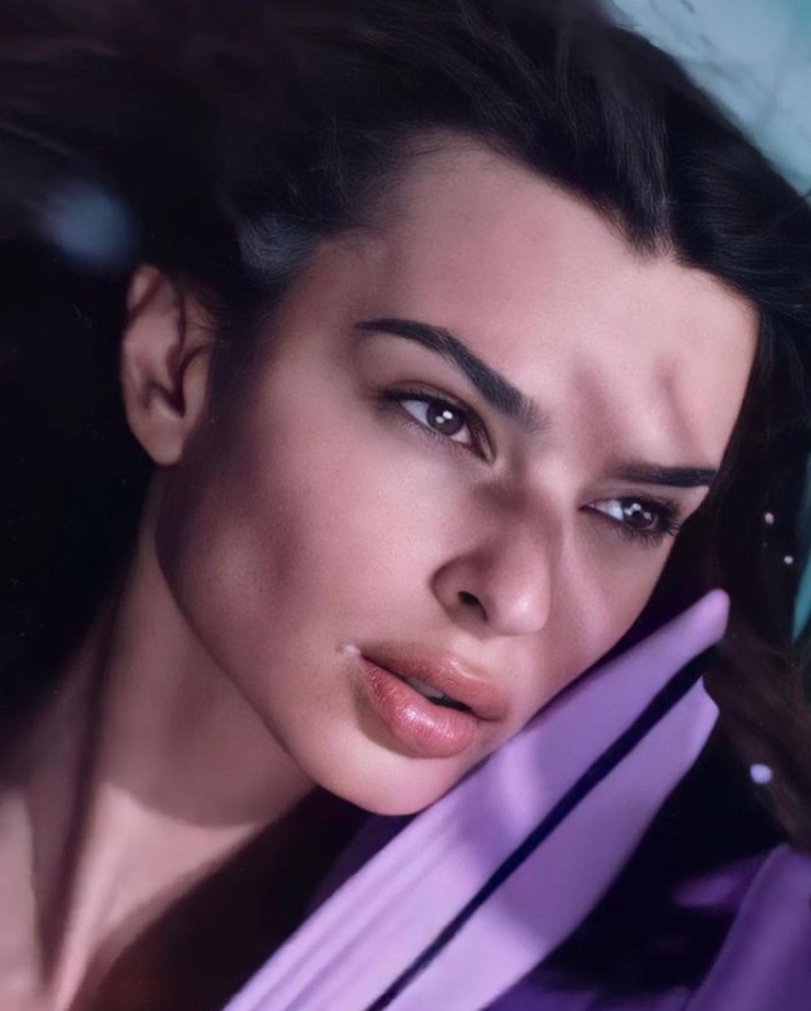 Emily Ratajkowski