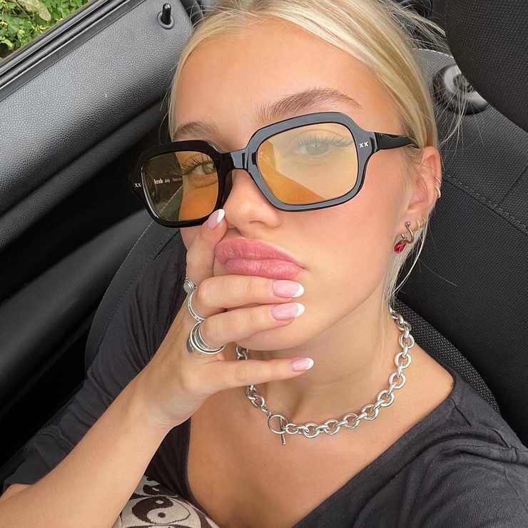 Mimi Slinger