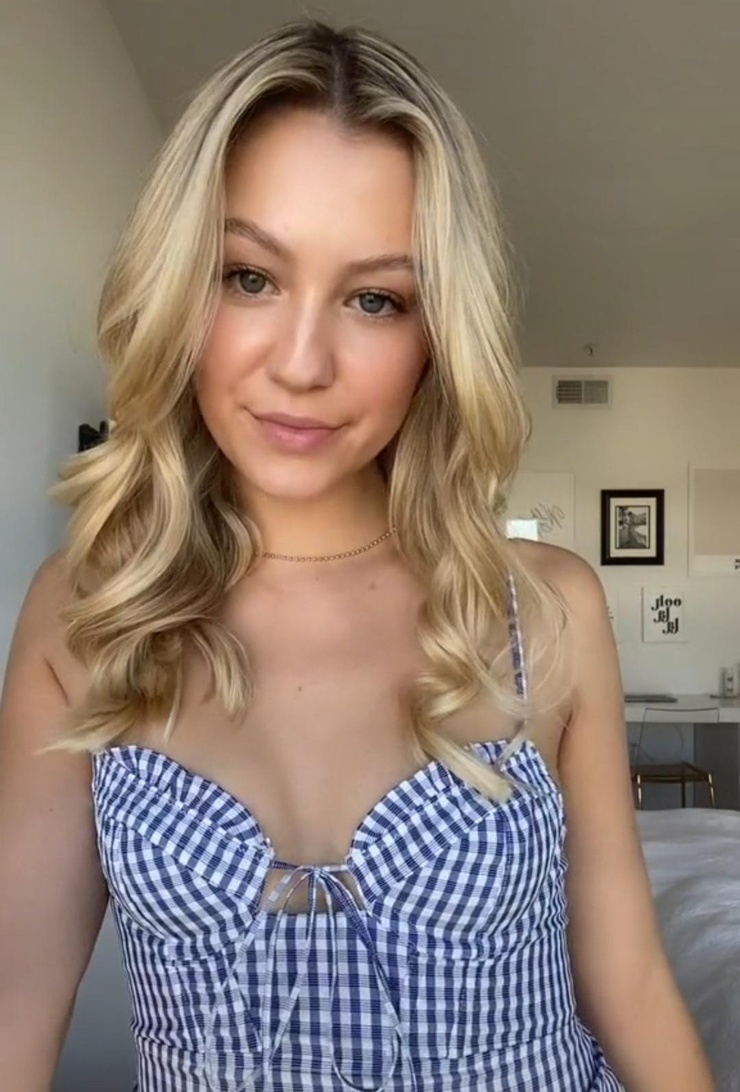 Ava Sambora