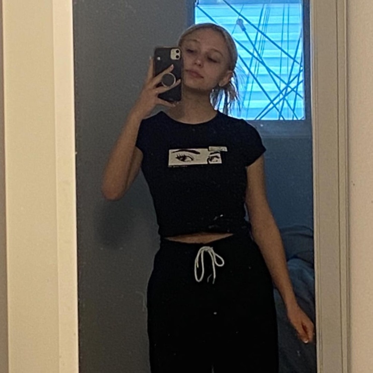 Alyvia Alyn Lind