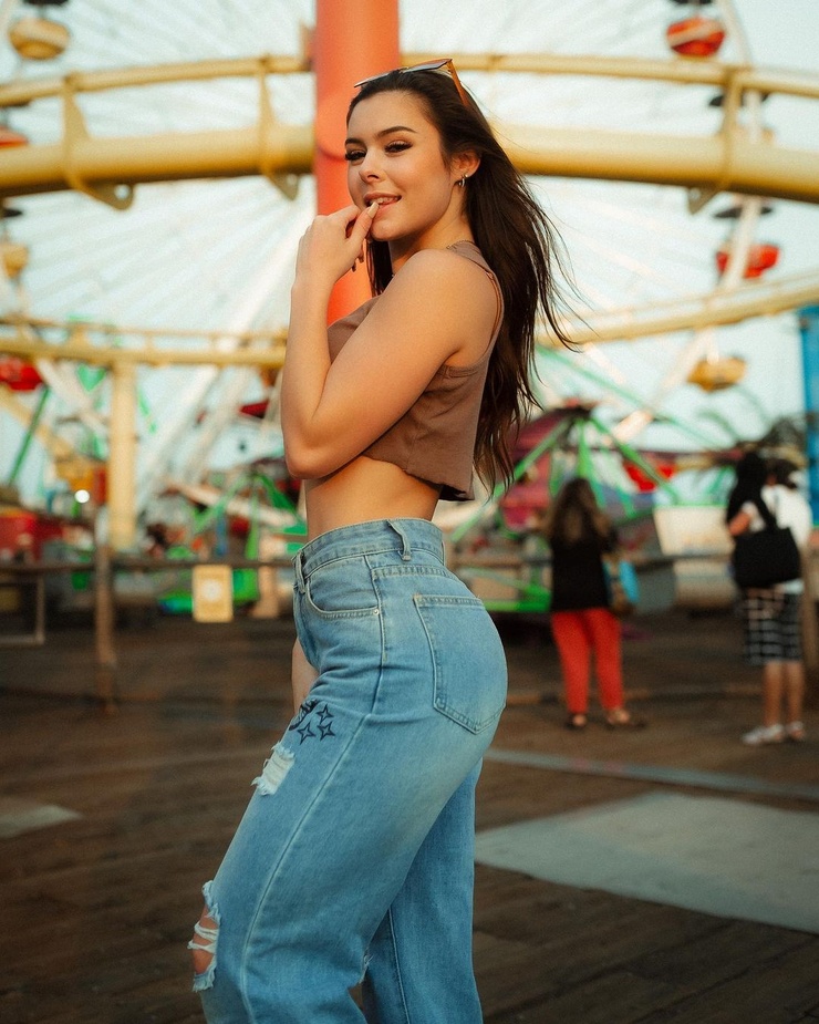 Lauren Gibson aka llaurengibson