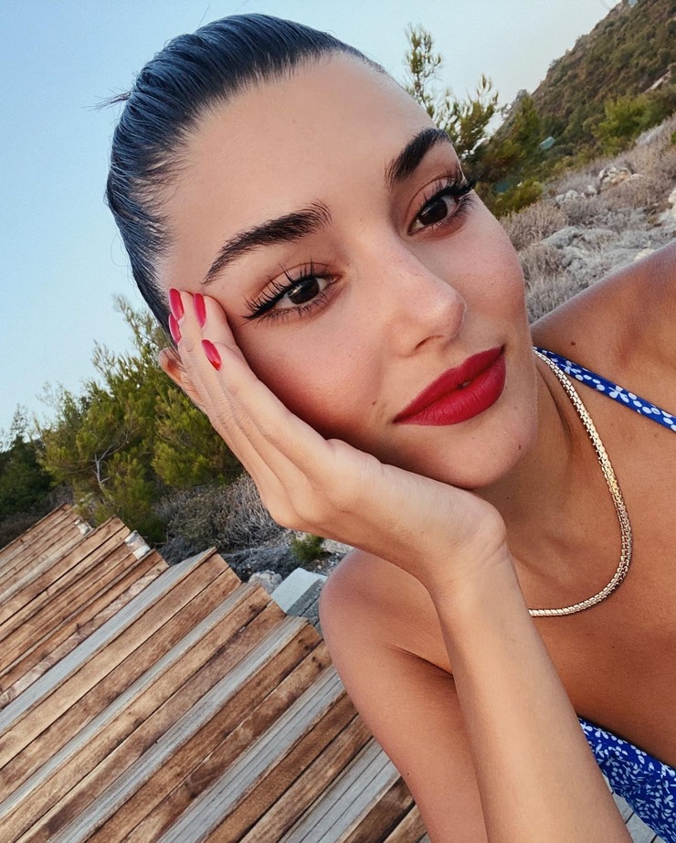 Hande Erçel Hande Erçel