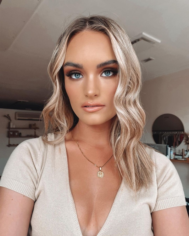 Picture of hannah miller model