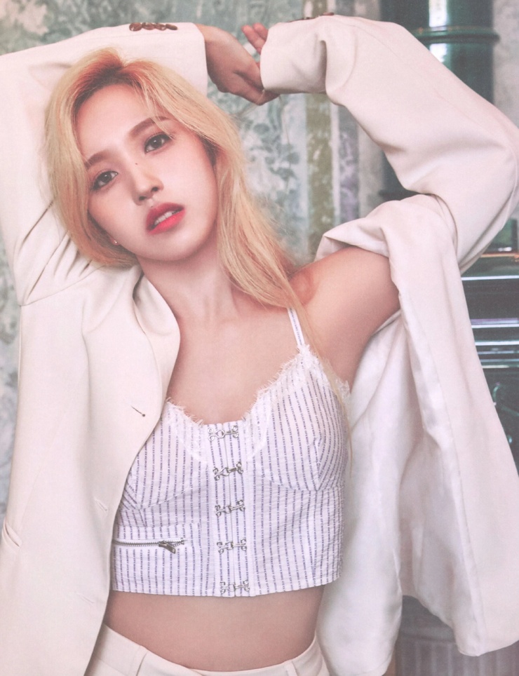 Myoui Mina