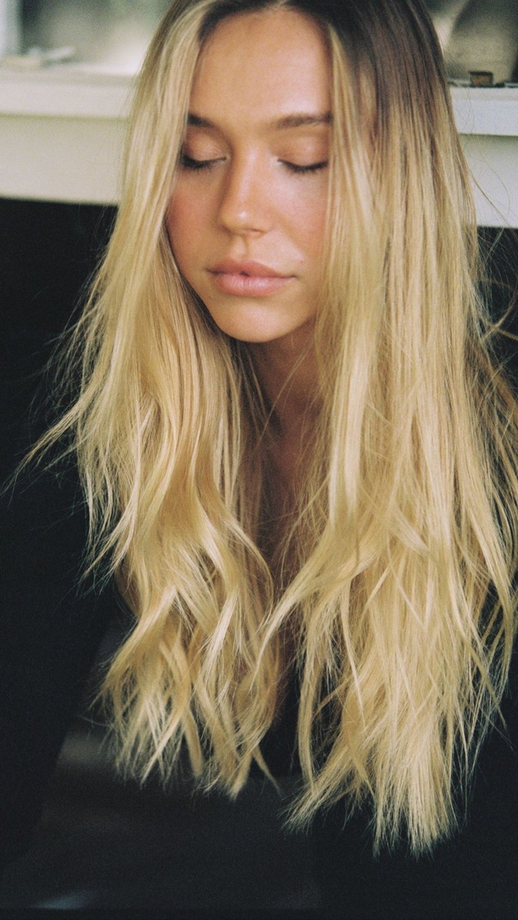 Alexis Ren