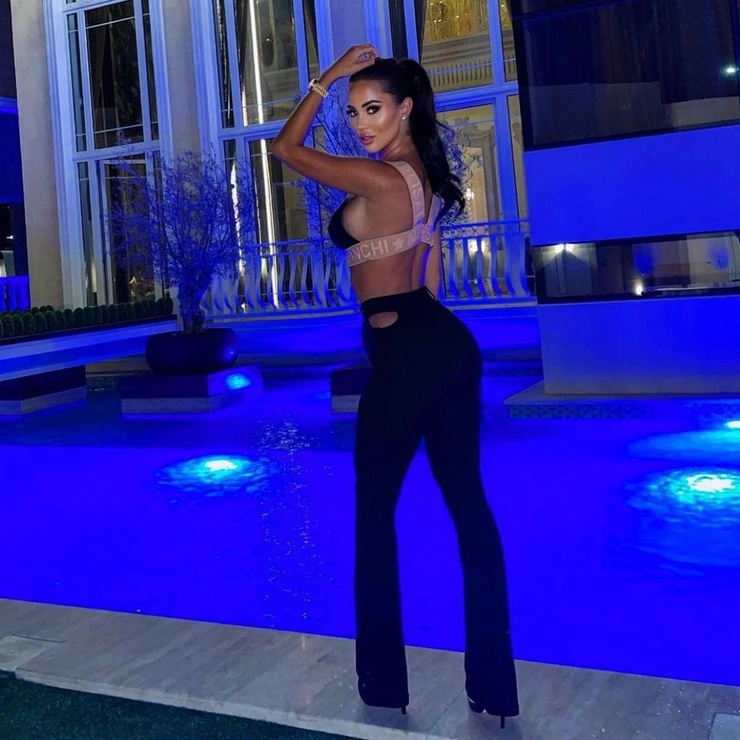 Yazmin Oukhellou
