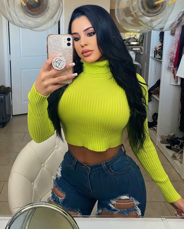 Stephanie Acevedo picture