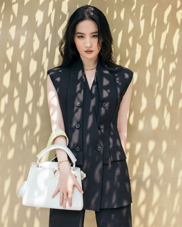 Yifei Liu