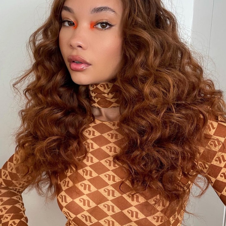 Ashley Moore (2) Ashley Moore (2)