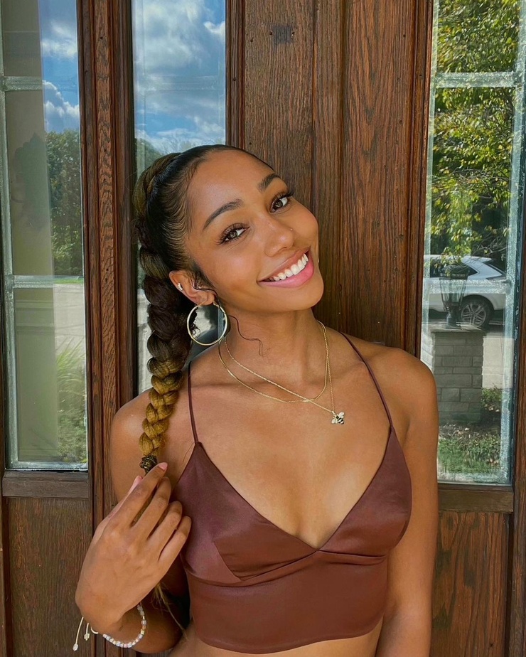 Chloe Foster II