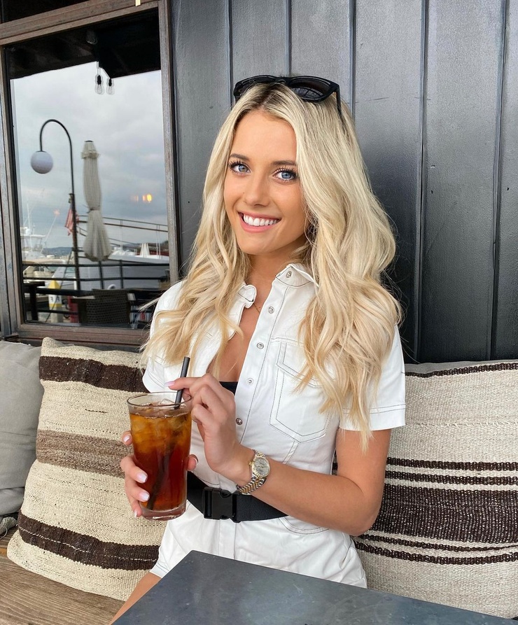 Lindsay Brewer Lindsay Brewer