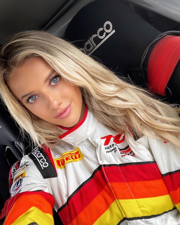 Lindsay Brewer Lindsay Brewer
