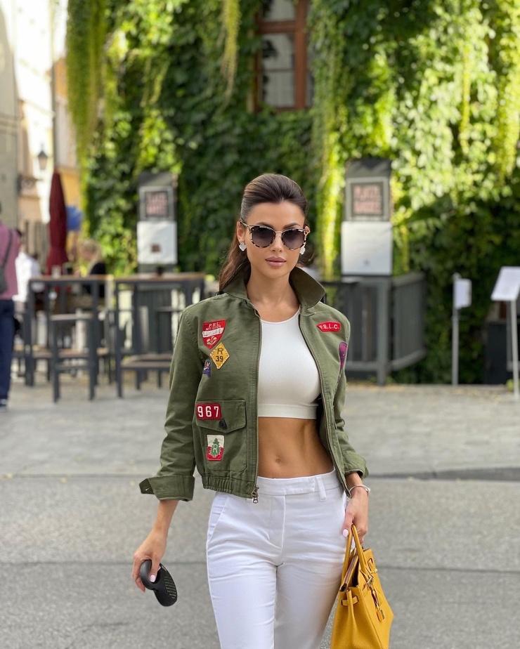 Alena Khovrina Alena Khovrina